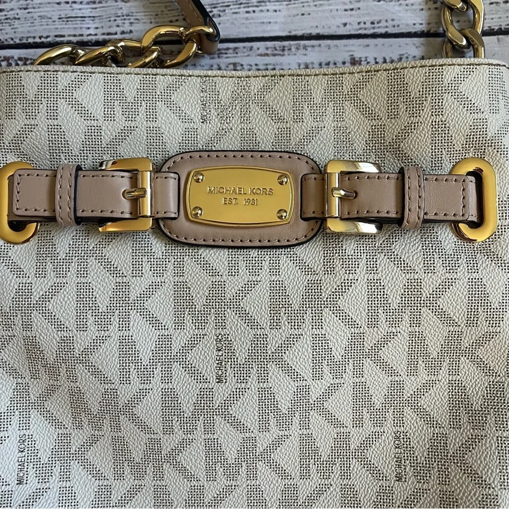 MICHAEL KORS HAMILTON TRAVEL MESSENGER CROSSBODY BAG VANILLA/ACORN GOLD NWOT - Picture 3 of 10